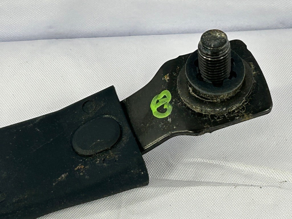2003-2005 Subaru Forester Front Seat Belt Buckle Right OEM