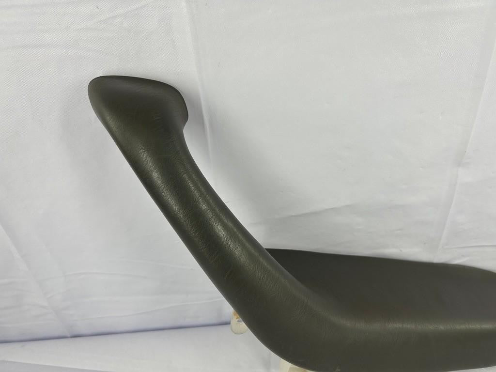 2001-2007 Toyota Sequoia Rght Front Door Armrest Gray OEM