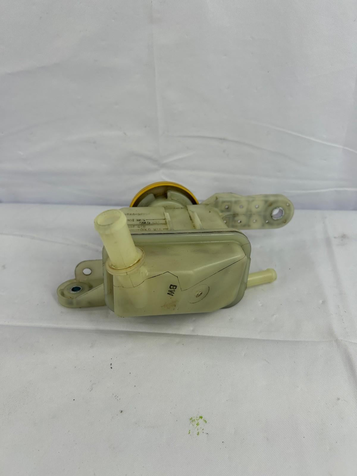 2005-2009 Subaru Outback Power Steering Reservoir and Cap 34630AG00A OEM