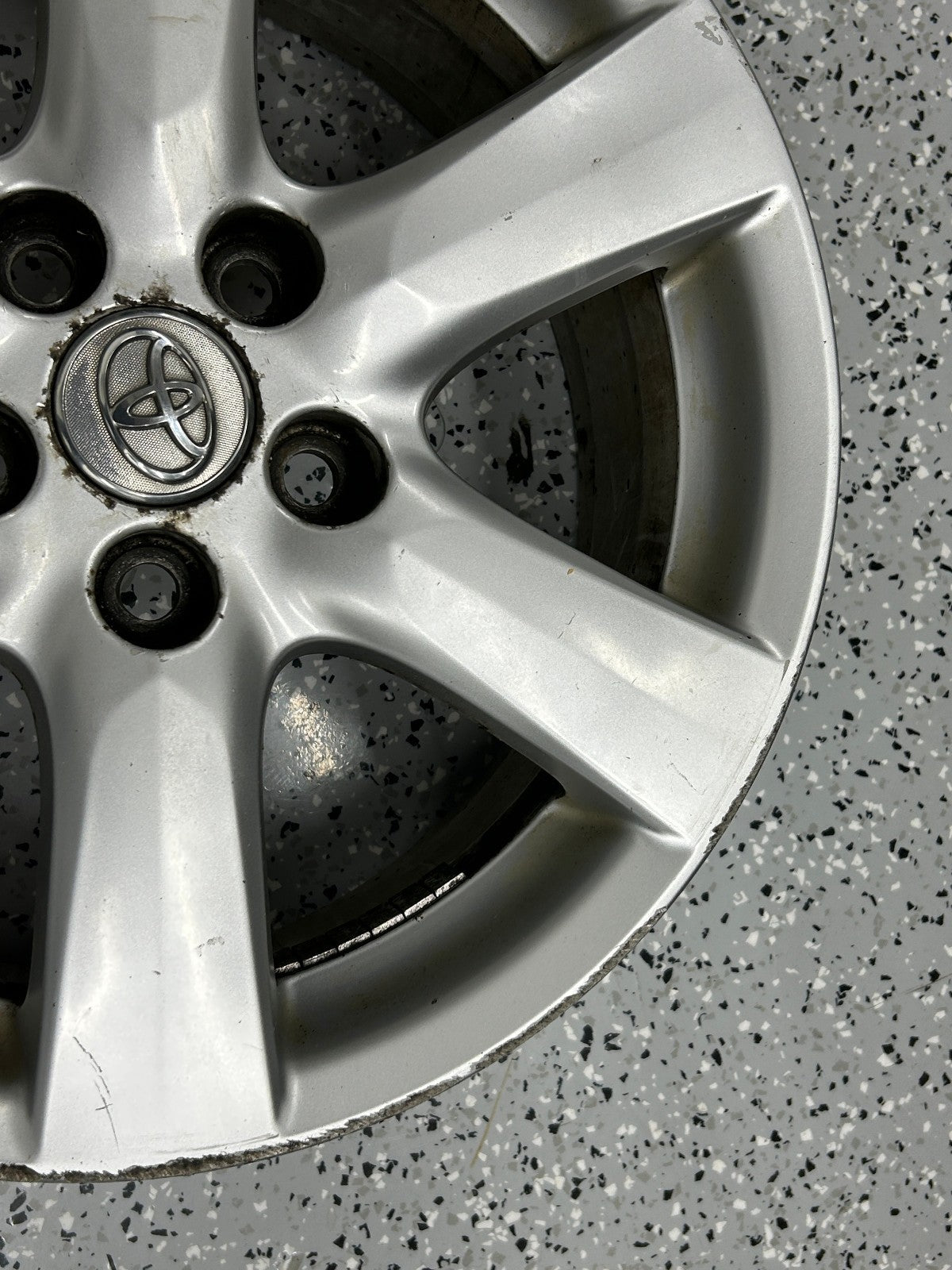 Toyota 6 Spoke Wheel Rim 17" Alloy 17X7 J with Center Cap and Tpms Sensor OEM
