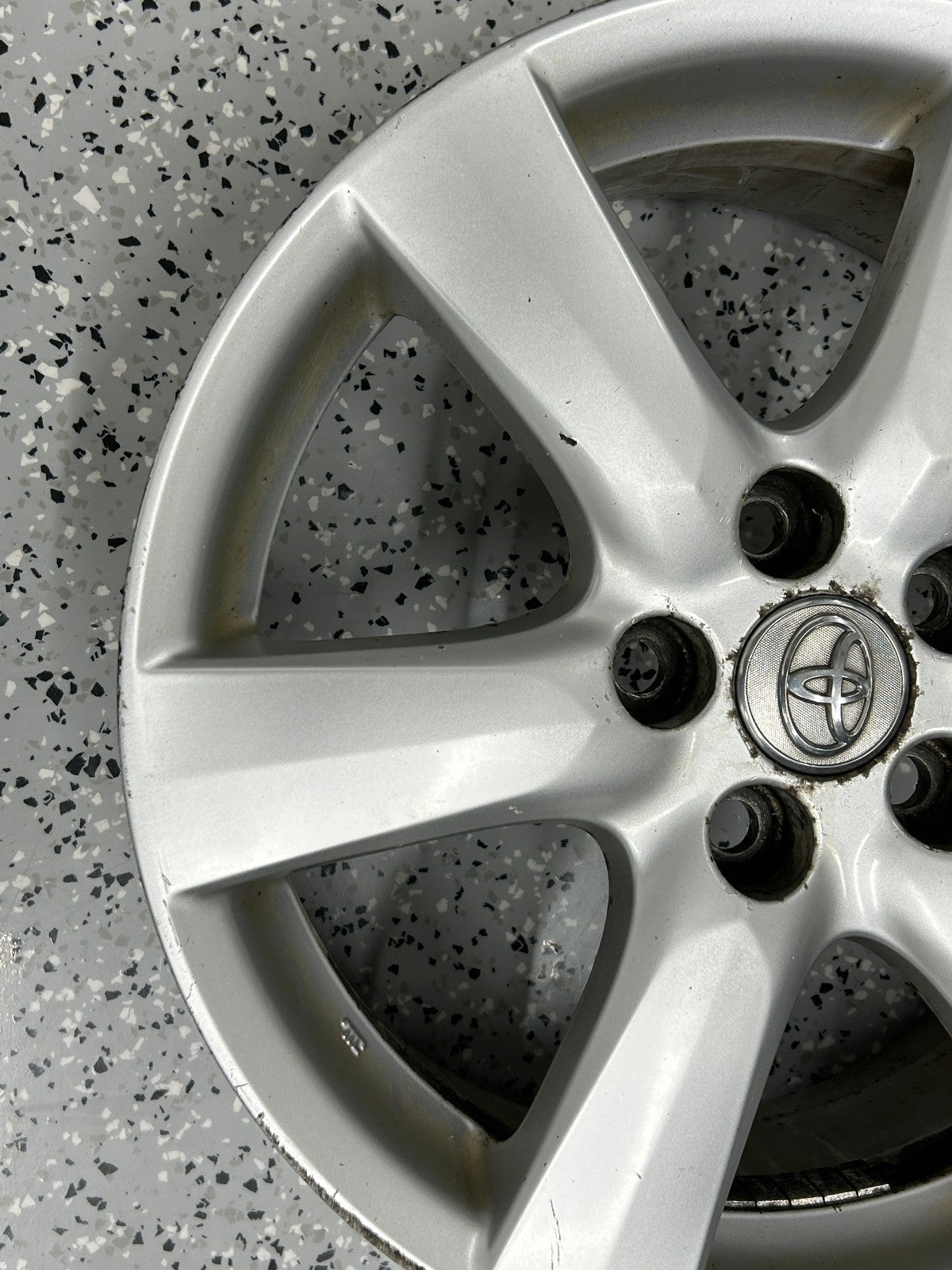 Toyota 6 Spoke Wheel Rim 17" Alloy 17X7 J with Center Cap and Tpms Sensor OEM