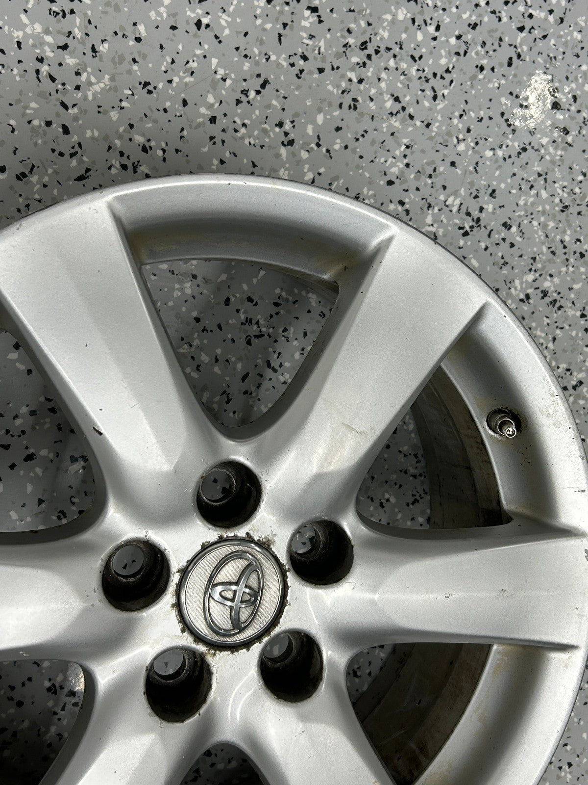 Toyota 6 Spoke Wheel Rim 17" Alloy 17X7 J with Center Cap and Tpms Sensor OEM