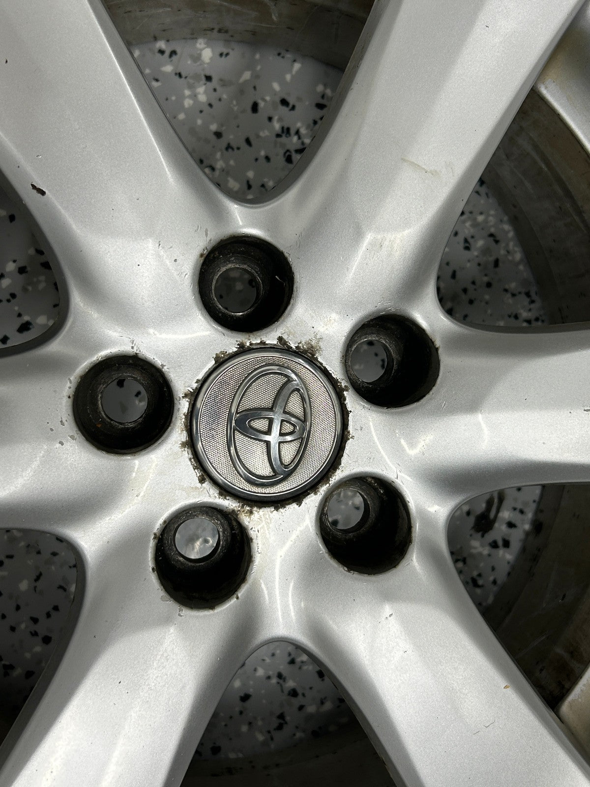 Toyota 6 Spoke Wheel Rim 17" Alloy 17X7 J with Center Cap and Tpms Sensor OEM