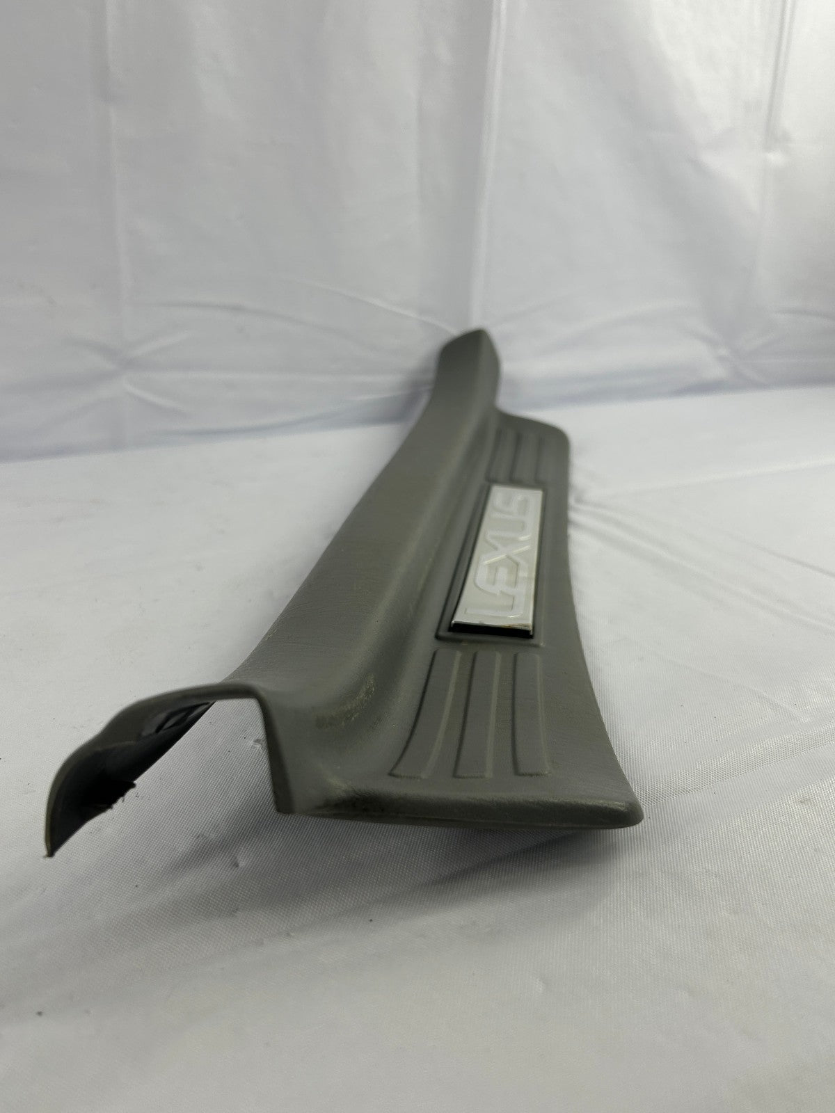 1998-2003 Lexus LX470 Side Rear Right Side Door Sill Outer Scuff Plate Trim OEM