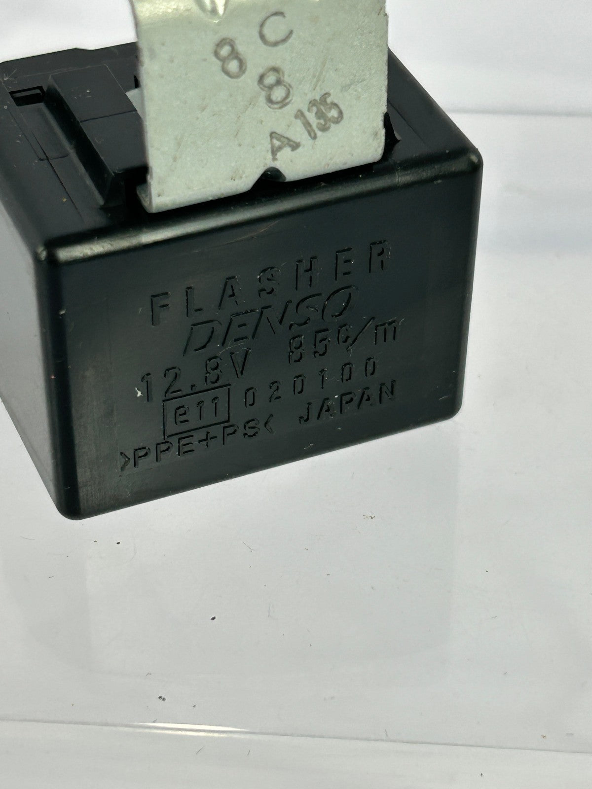 1998-2003 Lexus LX470 Turn Signal Flasher Relay 81980-60030 Assembly OEM