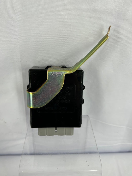 2002 Lexus LX470 Running Light Relay Control Module 82642-30020 OEM