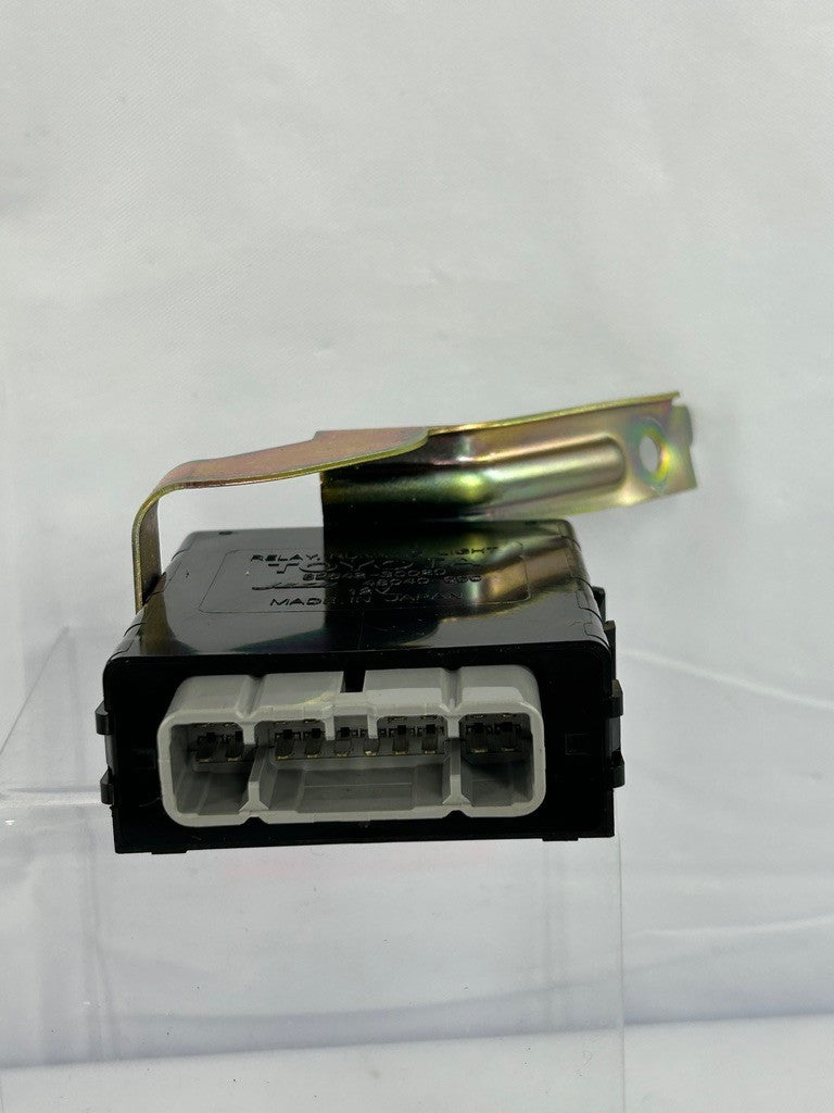 2002 Lexus LX470 Running Light Relay Control Module 82642-30020 OEM