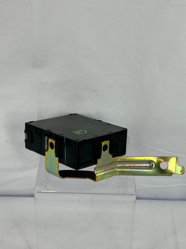 2002 Lexus LX470 Running Light Relay Control Module 82642-30020 OEM