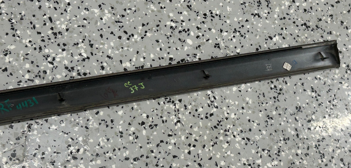 05-09 Subaru Outback Right Front Door Molding Impact Garnish Trim OEM 91012AG08A