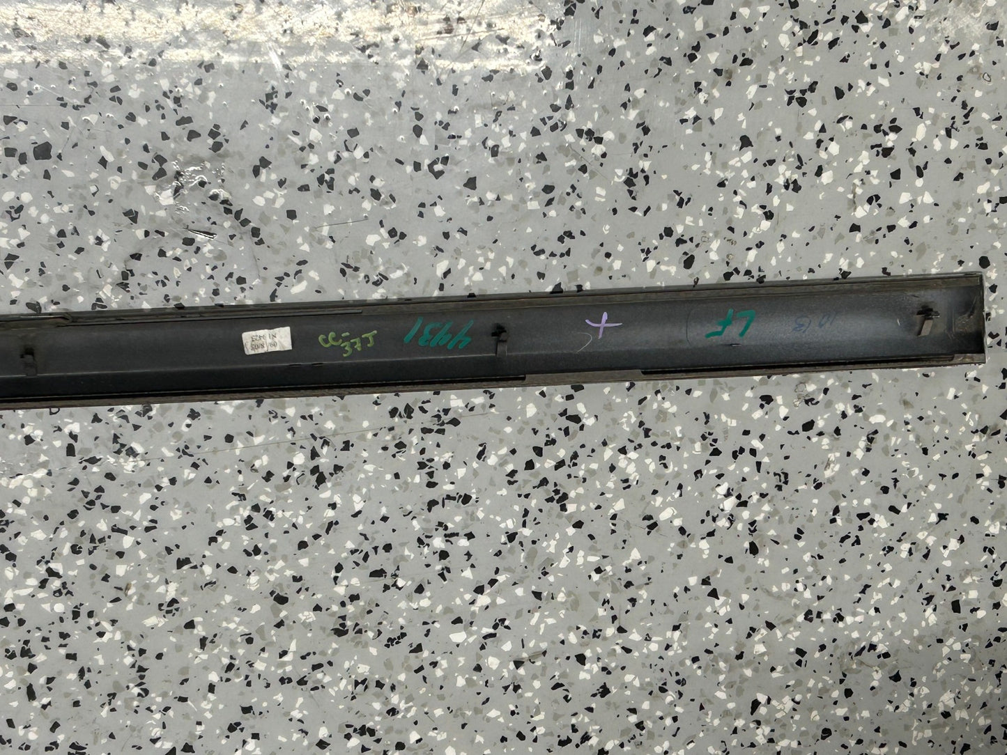2005-2009 Subaru Outback Left Front Side Door Molding Impact Garnish Trim OEM