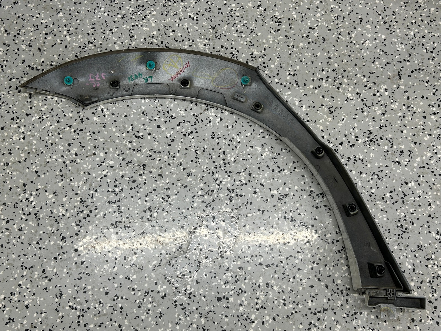 2005-2009 Subaru Outback Left Rear Tire Molding Impact Garnish Trim OEM