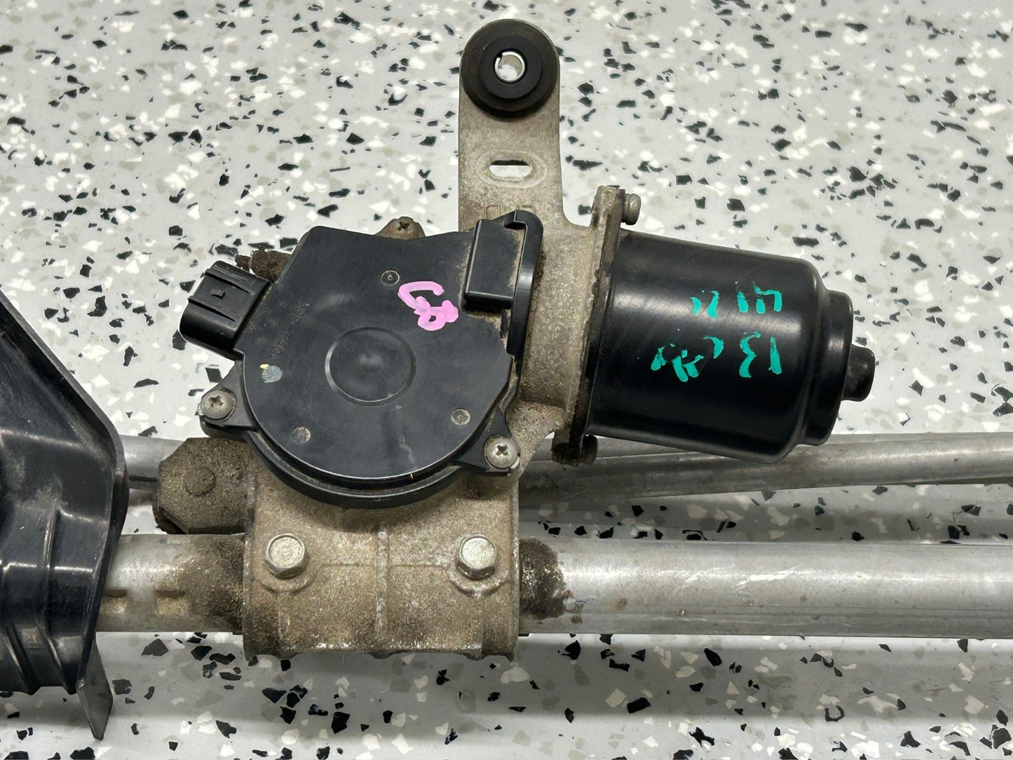 2010-2014 Subaru Outback Wiper Motor and Linkage 86510AJ00D Assembly OEM
