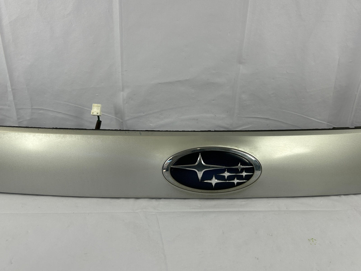 2009 Subaru Forester Liftgate Tailagate Finish Panel Garnish with Emblem OEM