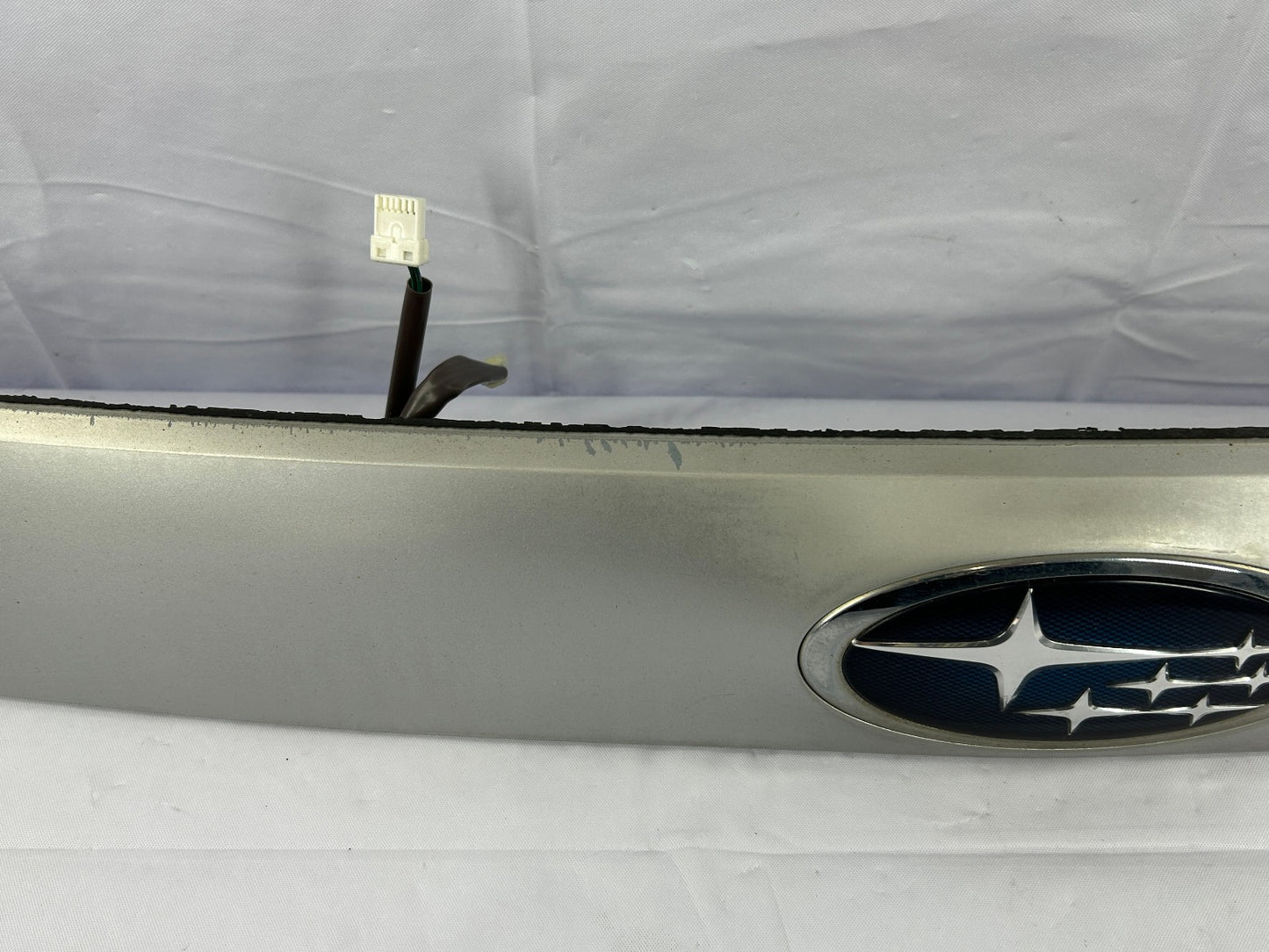 2009 Subaru Forester Liftgate Tailagate Finish Panel Garnish with Emblem OEM