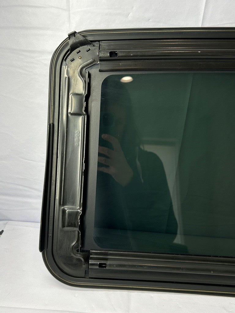 2004-2010 Infiniti QX56 Sunroof Sun Moon Roof Top Factory Glass OEM