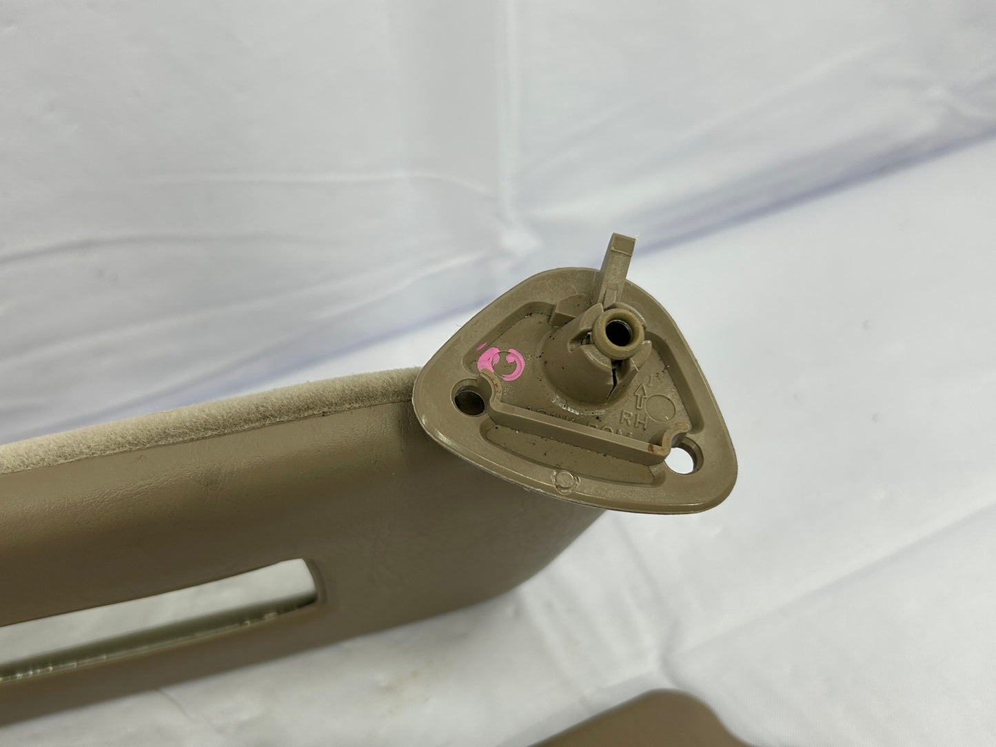 2000-2005 Toyota Tundra Right 2-PIECE Sun Visor Assembly OEM