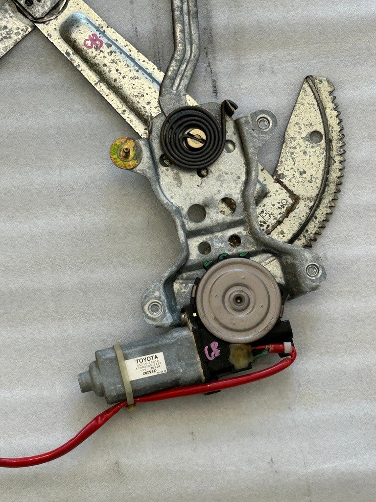 2000-2006 Toyota Tundra Front Right Door Window Regulator Motor 69801-0C010 OEM