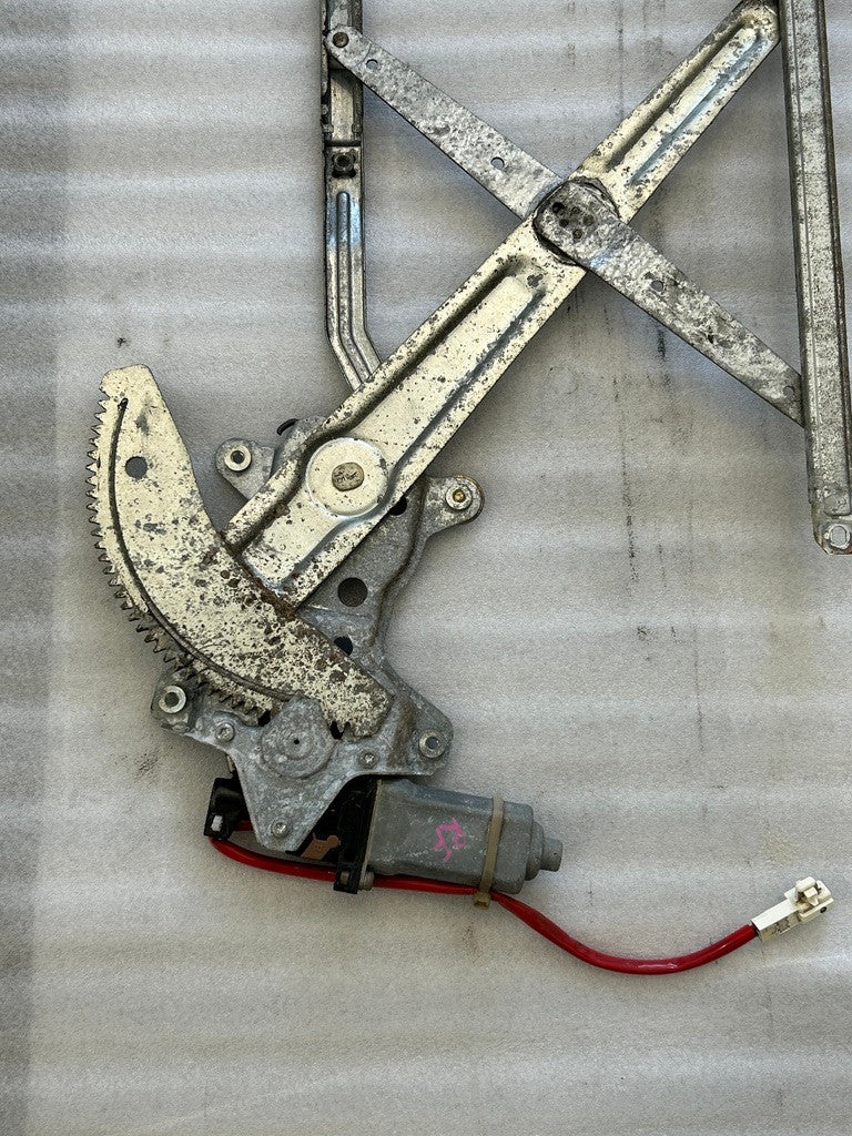 2000-2006 Toyota Tundra Front Right Door Window Regulator Motor 69801-0C010 OEM