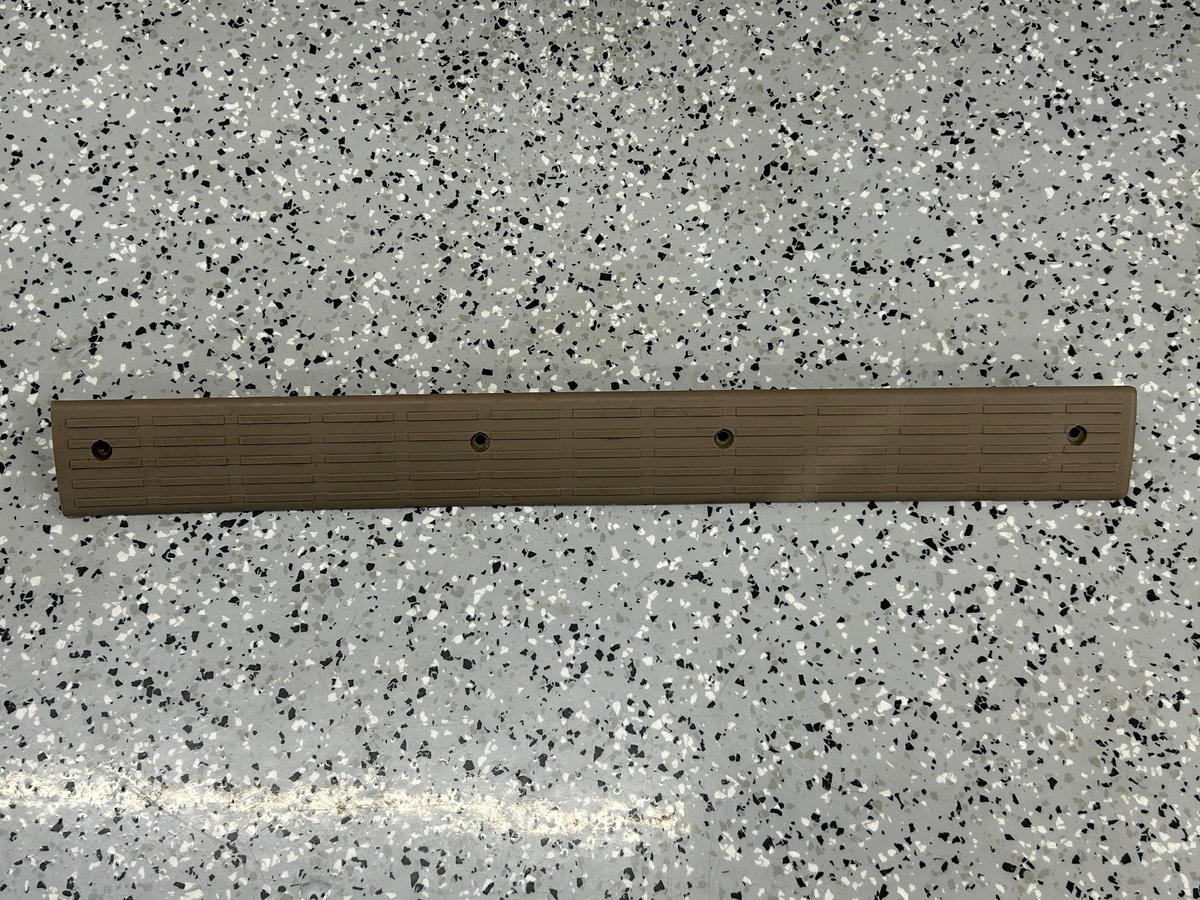 00-06 Toyota Tundra Front Right Door Sill Scuff Plate Brown Trim OEM 67913-0C010