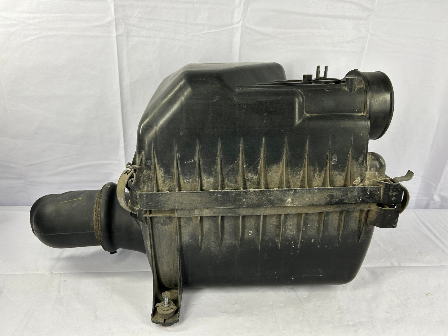 2001-2004 Toyota Sequoia Air Filter Cleaner 17700-0F011 Cover Assembly OEM