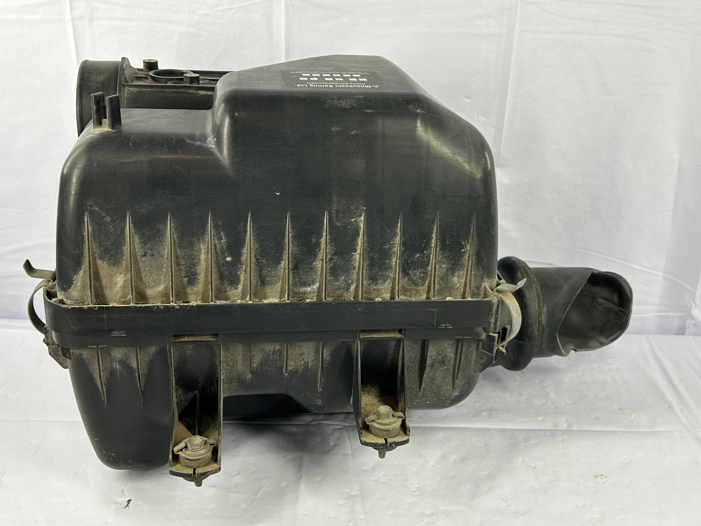 2001-2004 Toyota Sequoia Air Filter Cleaner 17700-0F011 Cover Assembly OEM