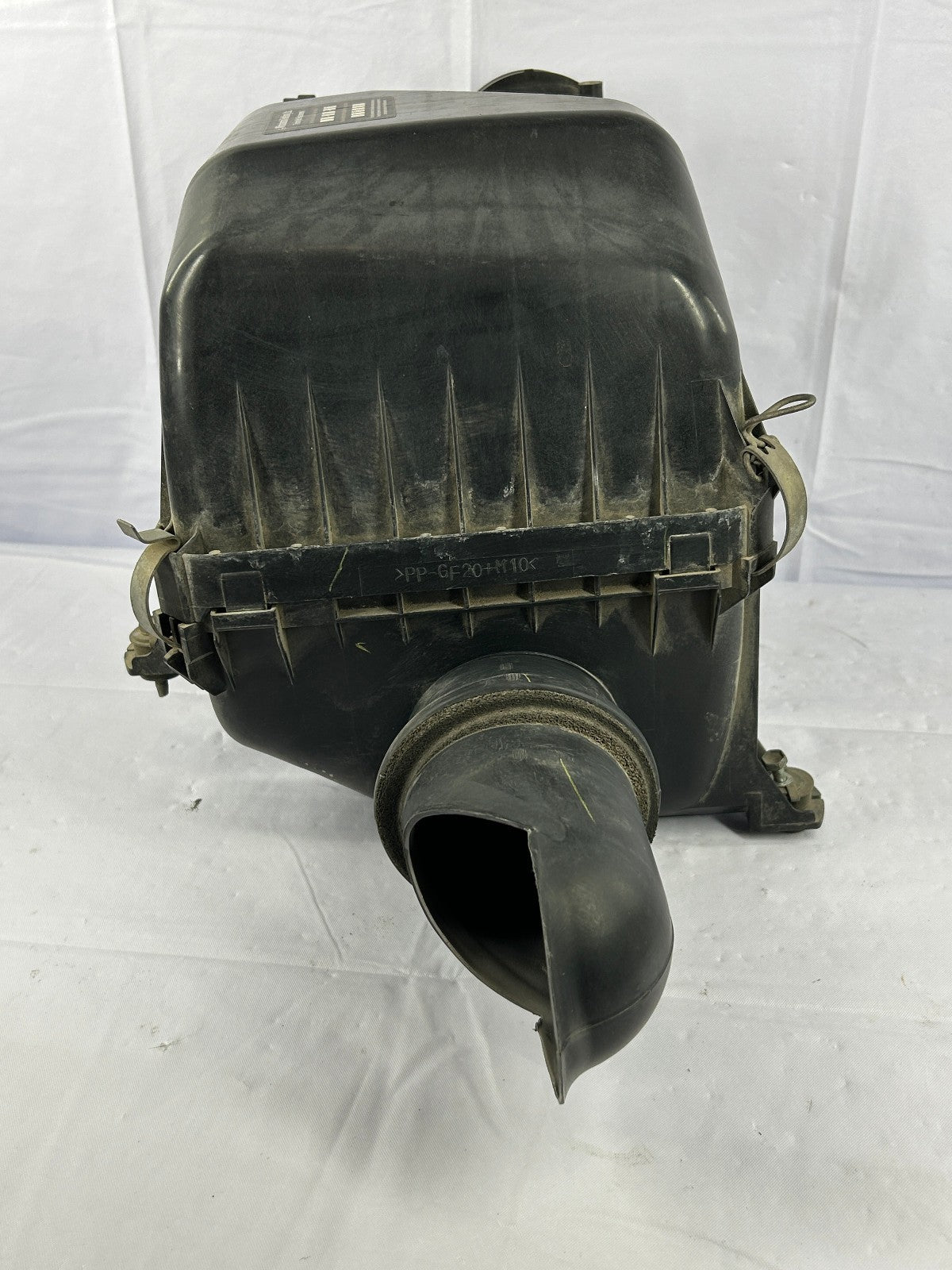2001-2004 Toyota Sequoia Air Filter Cleaner 17700-0F011 Cover Assembly OEM
