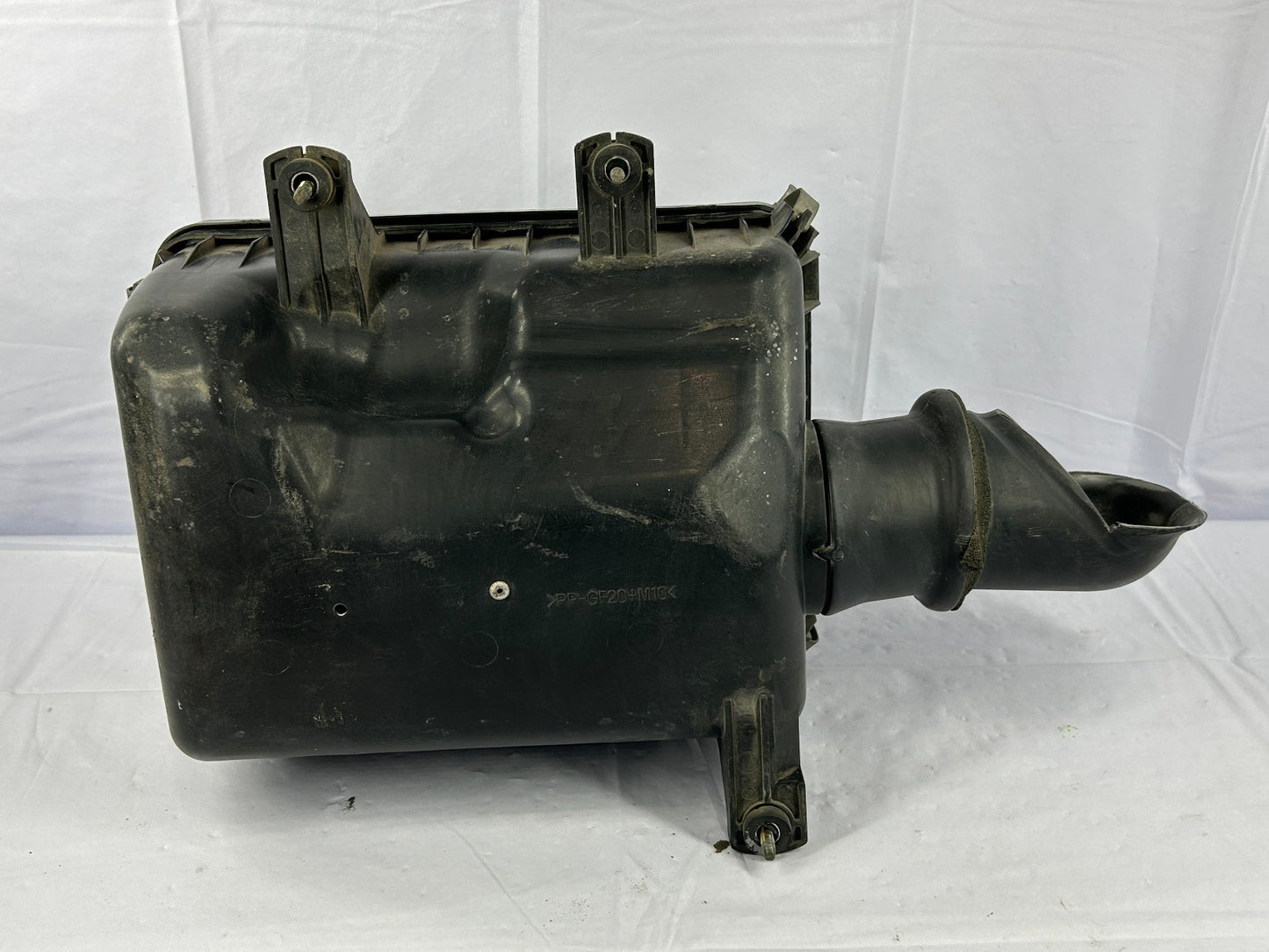 2001-2004 Toyota Sequoia Air Filter Cleaner 17700-0F011 Cover Assembly OEM