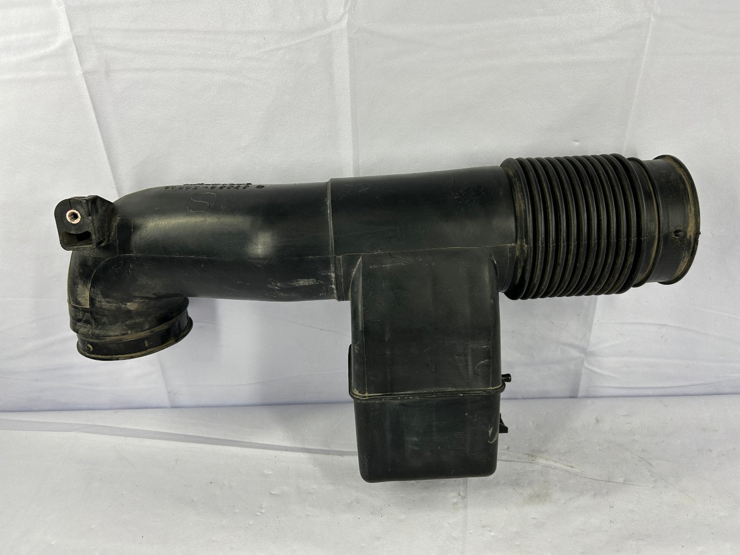 2001-2007 Toyota Sequoia Engine Air Intake Hose OEM