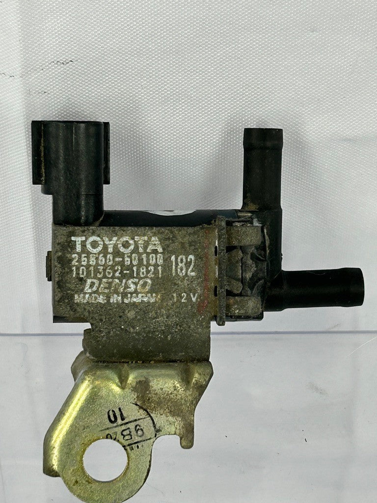 2001-2007 Toyota Sequoia Vacuum Switch Valve 25860-50100 OEM