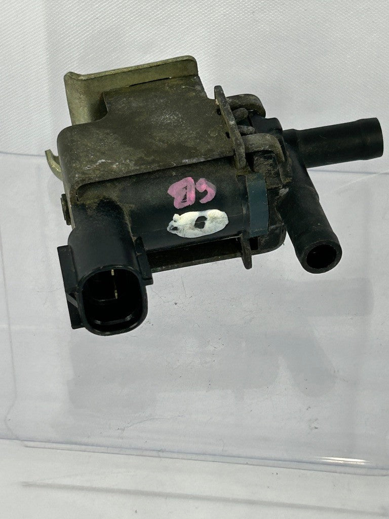 2001-2007 Toyota Sequoia Vacuum Switch Valve 25860-50100 OEM