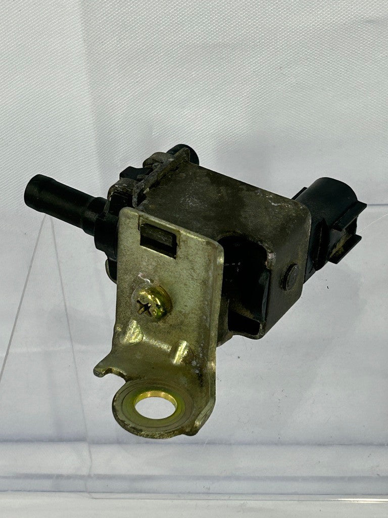 2001-2007 Toyota Sequoia Vacuum Switch Valve 25860-50100 OEM