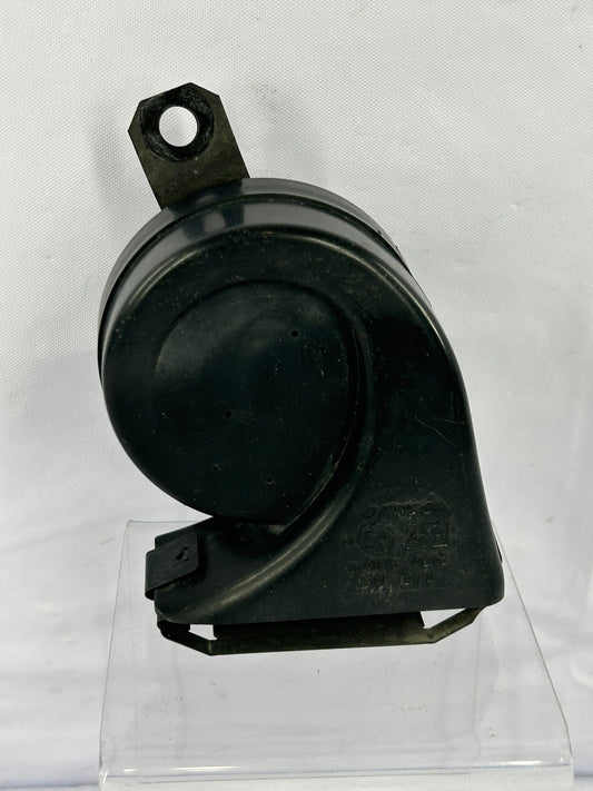 2001-2004 Toyota Sequoia Low Note Horn 86520-0C010 Assembly OEM