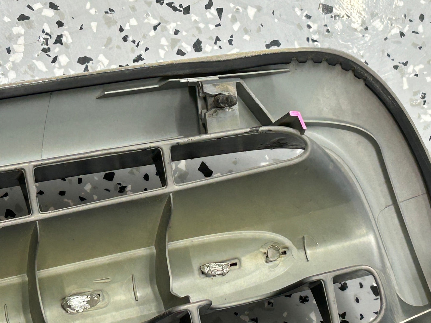 2001-2004 Toyota Sequoia Front Grill Grille Silver 1D6 OEM
