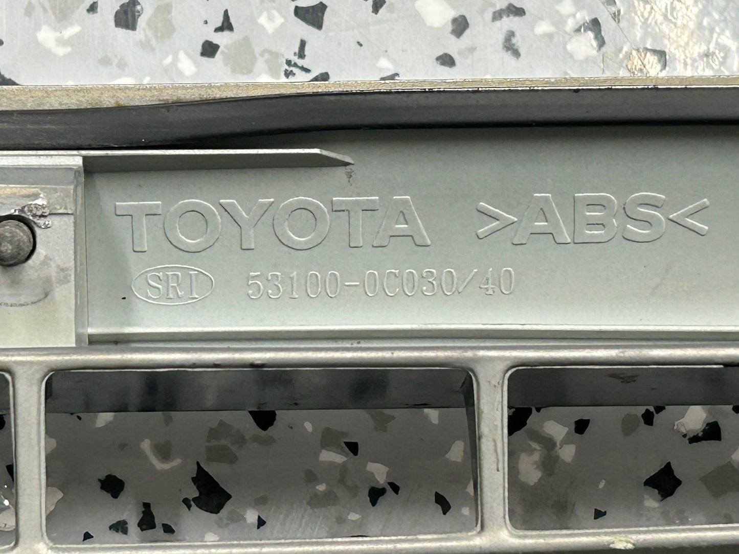 2001-2004 Toyota Sequoia Front Grill Grille Silver 1D6 OEM