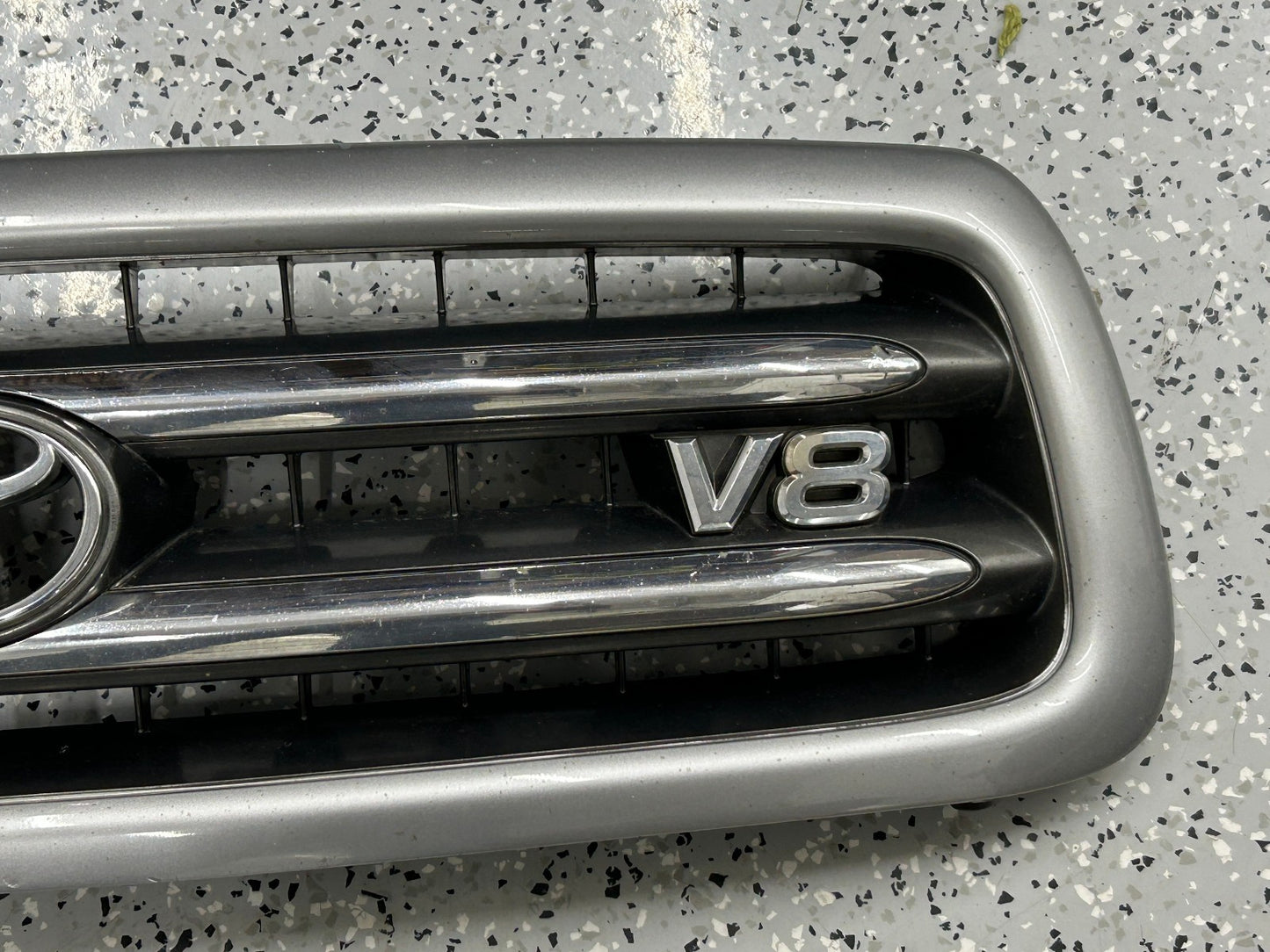 2001-2004 Toyota Sequoia Front Grill Grille Silver 1D6 OEM