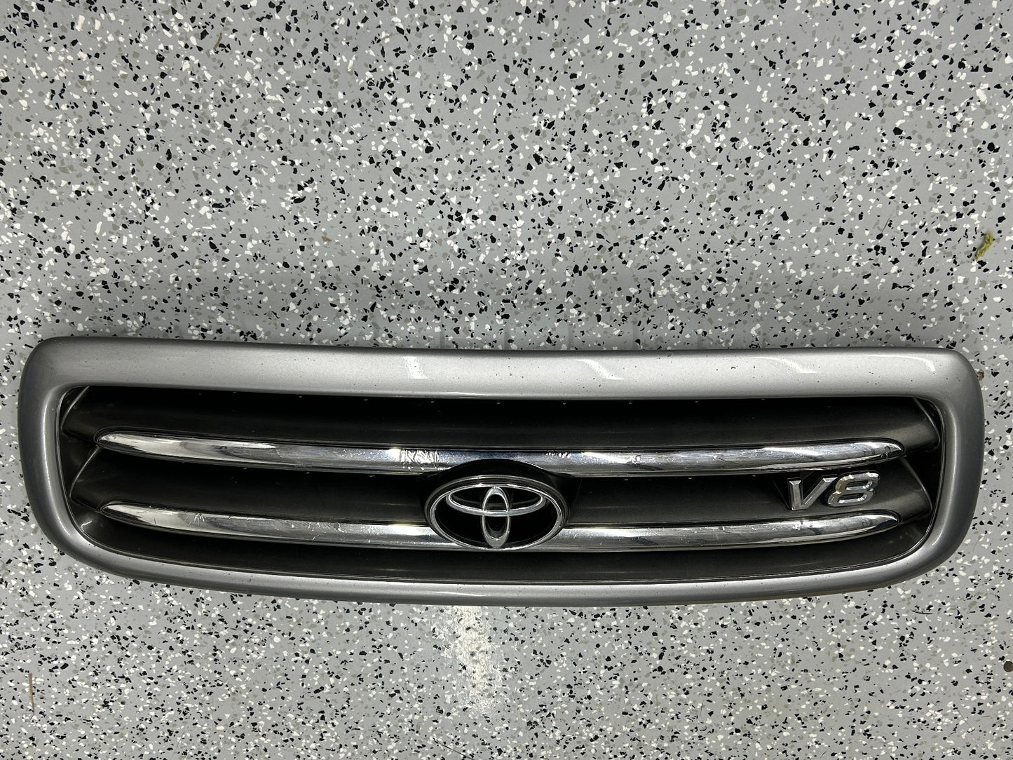 2001-2004 Toyota Sequoia Front Grill Grille Silver 1D6 OEM