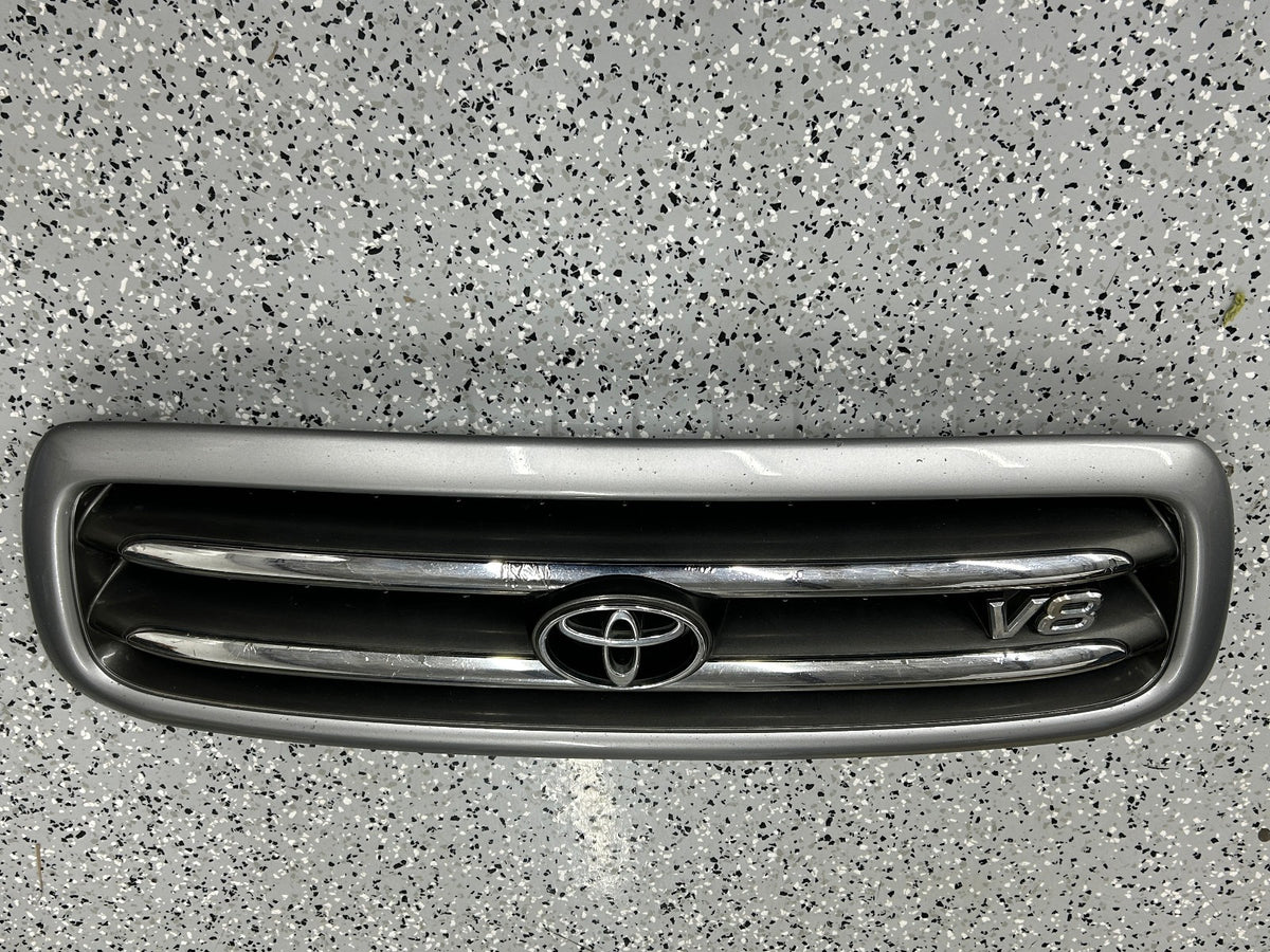 2001-2004 Toyota Sequoia Front Grill Grille Silver 1D6 OEM 53100-0C030