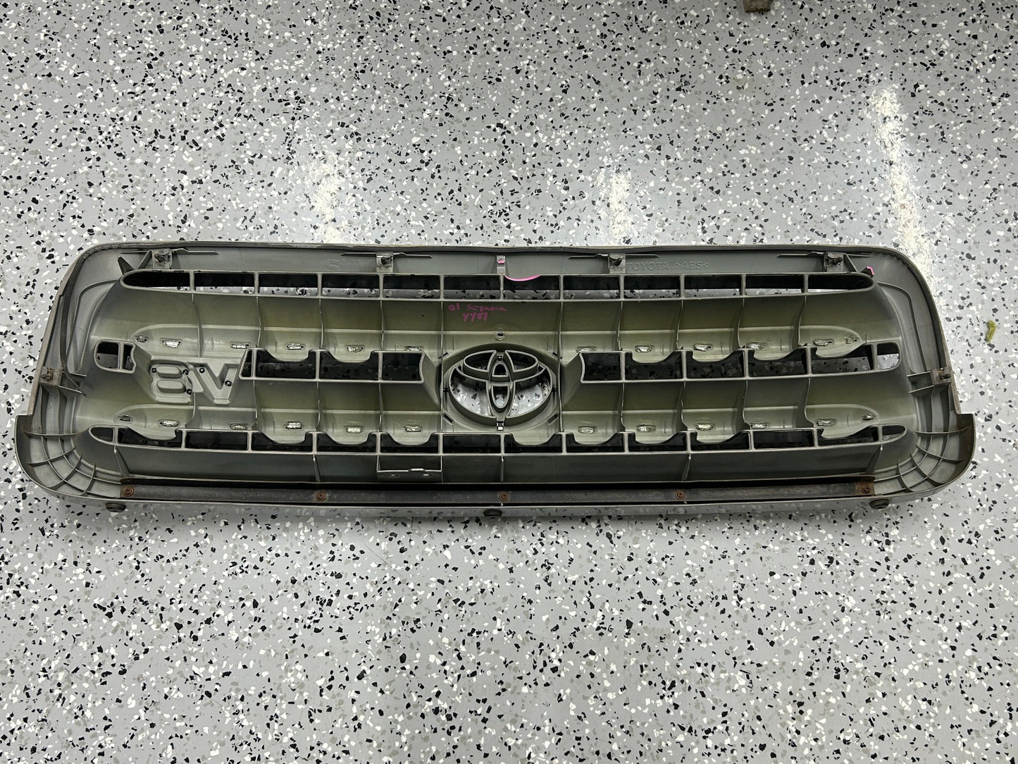 2001-2004 Toyota Sequoia Front Grill Grille Silver 1D6 OEM