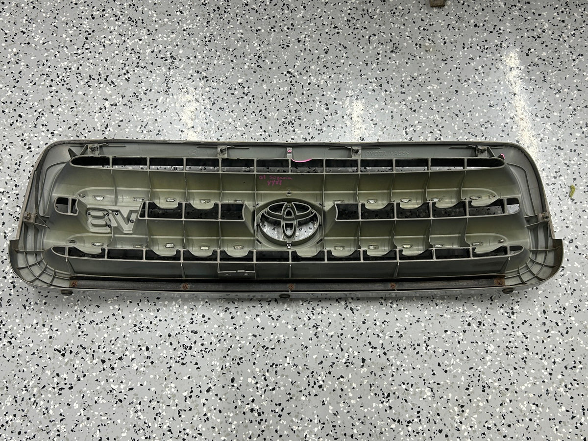 2001-2004 Toyota Sequoia Front Grill Grille Silver 1D6 OEM 53100-0C030
