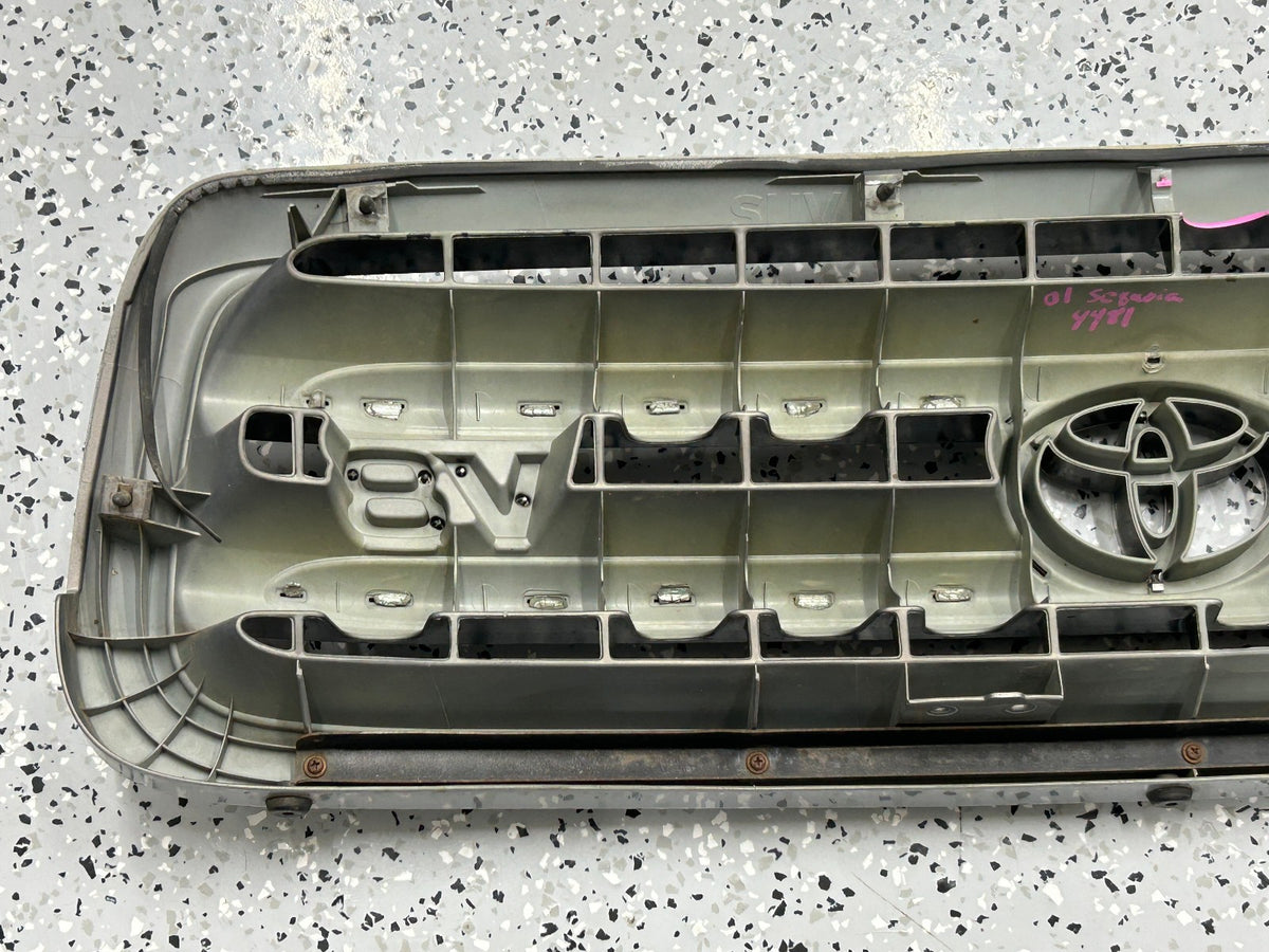 2001-2004 Toyota Sequoia Front Grill Grille Silver 1D6 OEM 53100-0C030