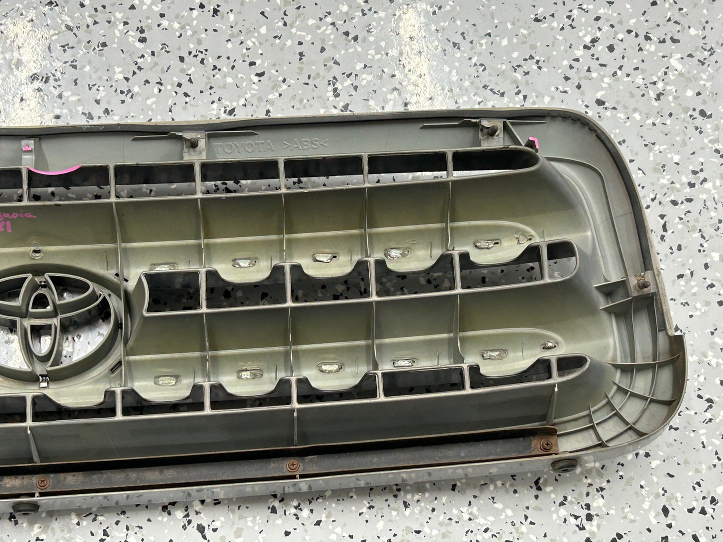2001-2004 Toyota Sequoia Front Grill Grille Silver 1D6 OEM