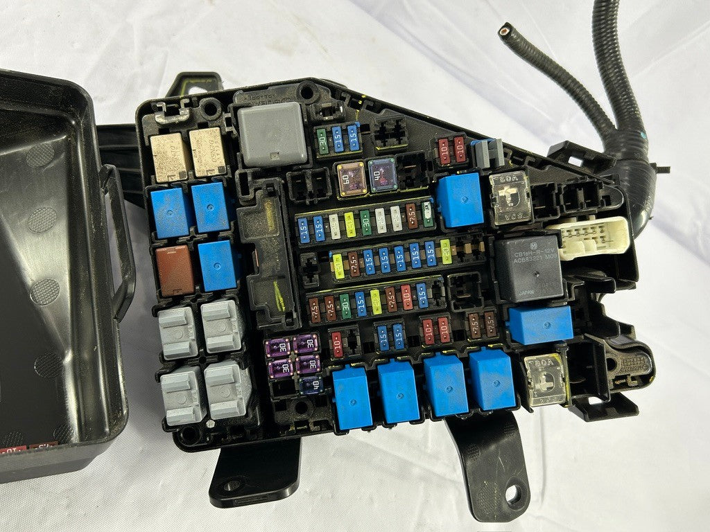 2015-2017 Subaru Outback 2.5L Engine Bay Fuse Box Relay Junction Block OEM