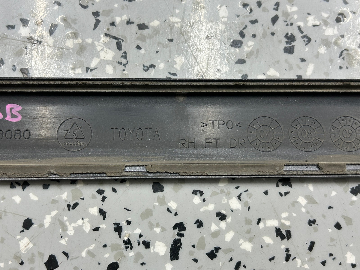 2010-2013 Toyota Highlander Door Molding Right Front PT29A-48080 Gray OEM