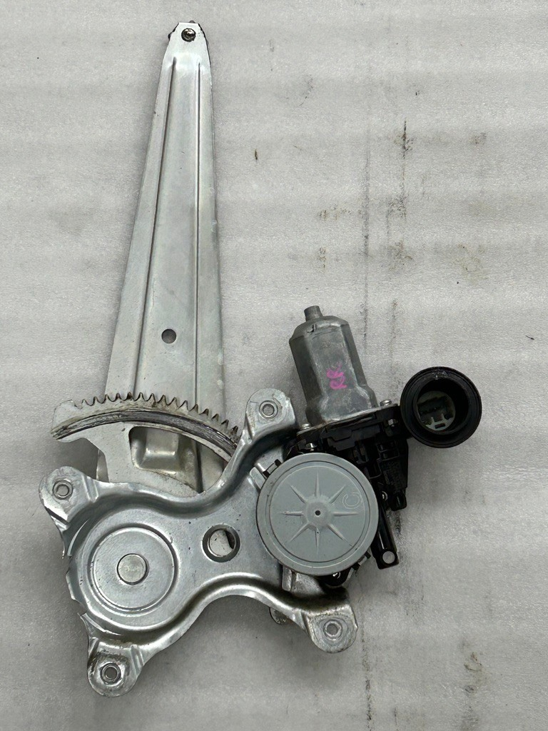 2008-2013 Toyota Highlander Window Regulator and Motor Right Rear OEM