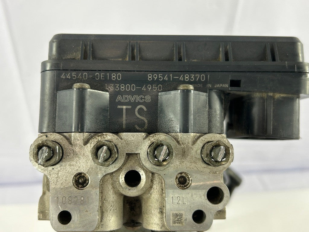 2010 Toyota Highlander ABS Pump Anti Lock Brake Module and Bracket 44540-0E180