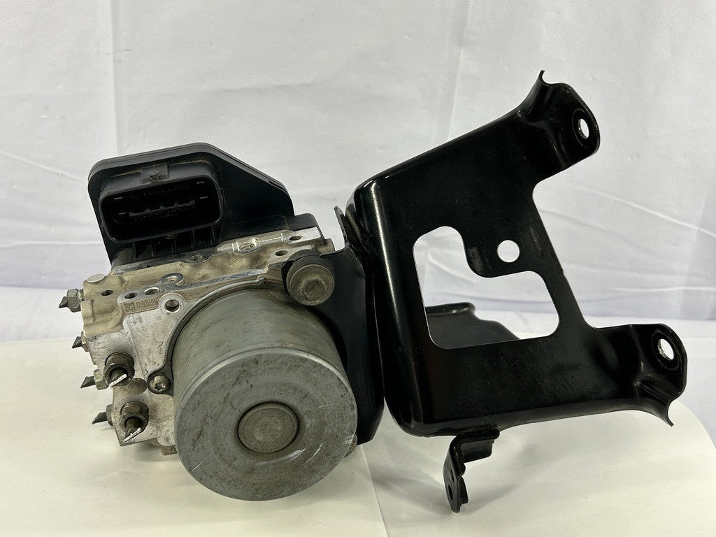 2010 Toyota Highlander ABS Pump Anti Lock Brake Module and Bracket 44540-0E180