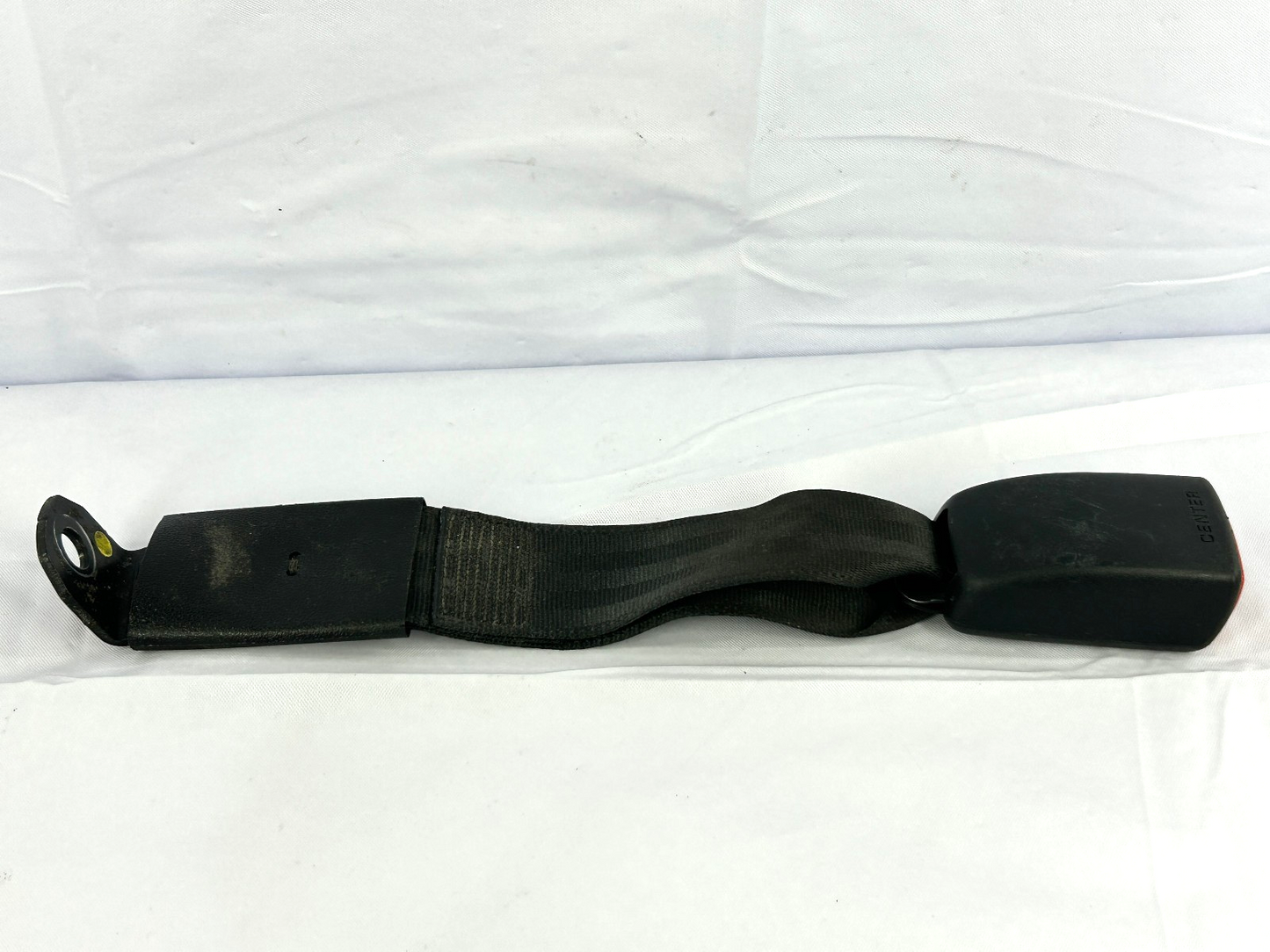 2010-2013 Toyota Highlander 2nd Row Center Seat Belt Buckle Receiver OEM