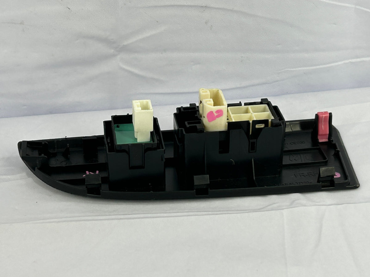 08-13 Toyota Highlander Front Right Door Window Switch & Bezel OEM 74231-0E030