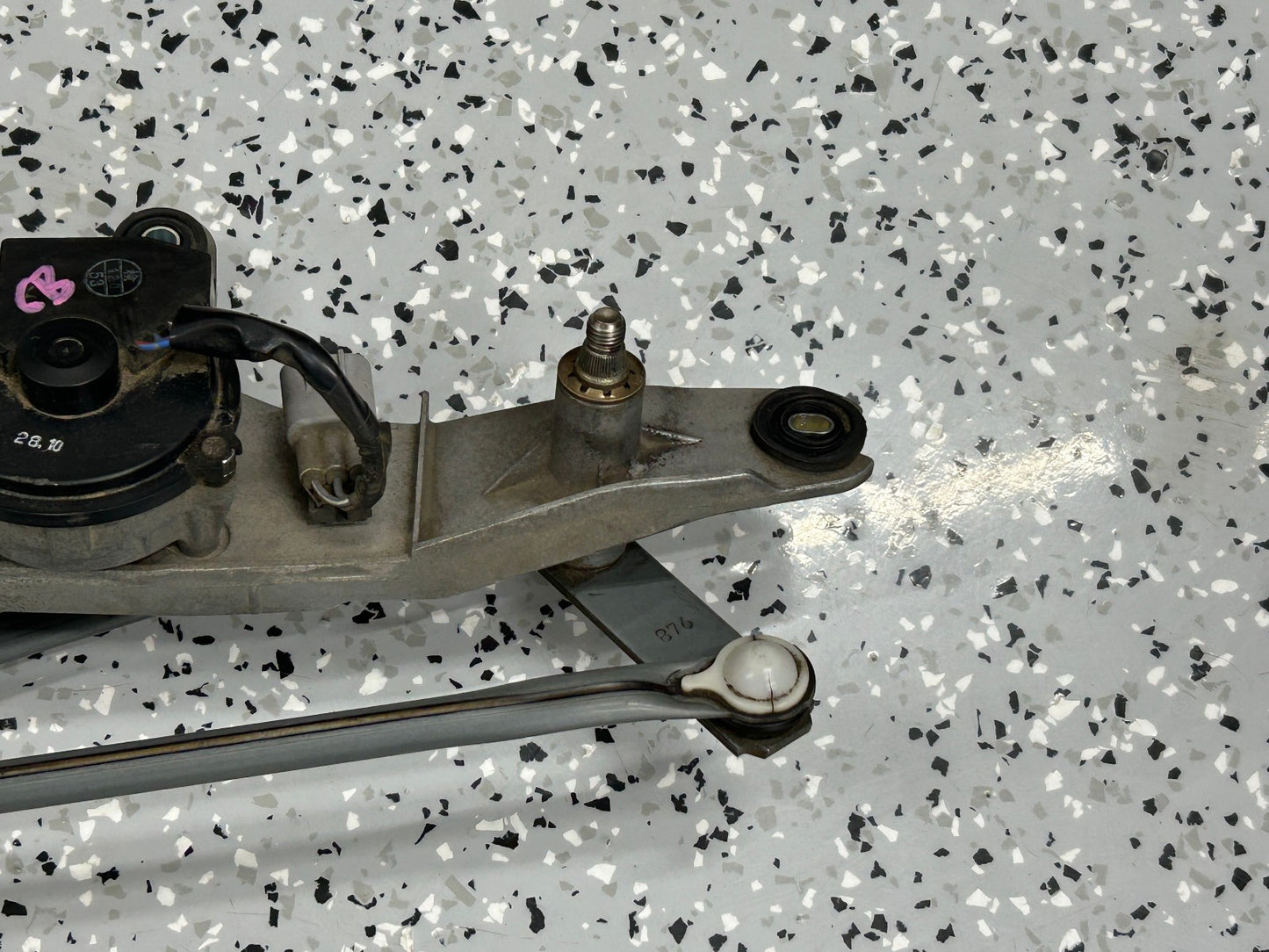 2008-2010 Toyota Highlander Windshield Wiper Motor and Linkage Assembly OEM