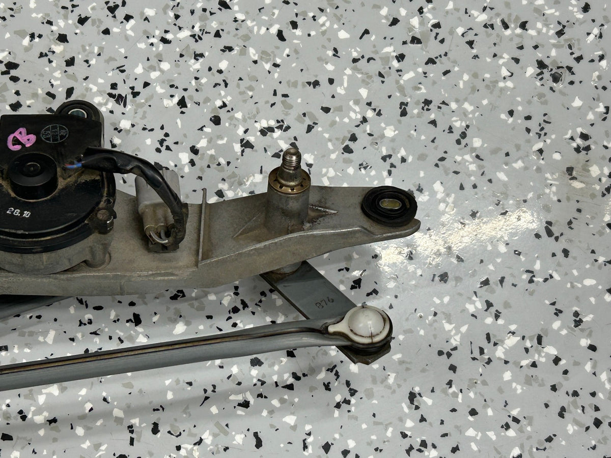 2008-2010 Toyota Highlander Windshield Wiper Motor & Linkage OEM 8511048120